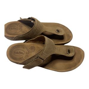 TAOS Women’s Lucy Sandals Size 7 - 7.5 Color Natural Arch Support summer comfort